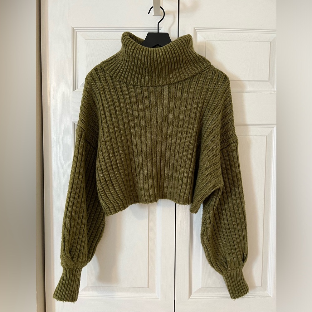 Urban Outfitters Cropped Balloon Sleeve Sweater